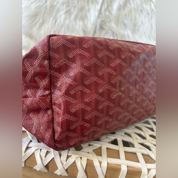 GOYARD St Louis PM, Red
With pouch and dust bag SOLD - Picture 16 of 17